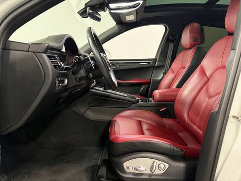 Used 2024 Porsche Macan AWD/4WD image 9