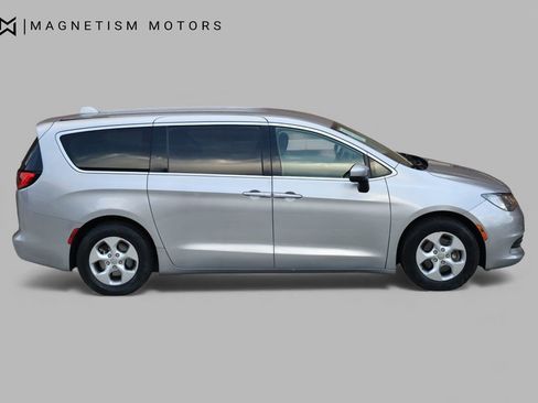 Used 2017 Chrysler Pacifica LX w/ Tire & Wheel Group image 2