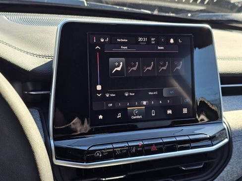 New 2026 Jeep Compass Latitude image 12