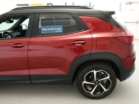 Used 2023 Chevrolet TrailBlazer RS w/ Sun and Liftgate Package FWD image 6
