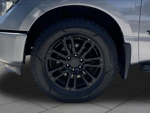 Used 2019 Nissan Titan SV w/ SV Convenience Package AWD/4WD image 11