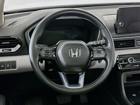 Used 2025 Honda Pilot Touring image 18