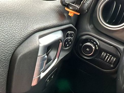 Used 2021 Jeep Wrangler Unlimited Sahara image 33