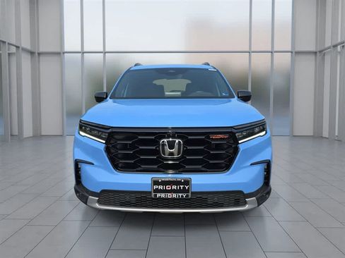 Certified 2025 Honda Pilot TrailSport image 4