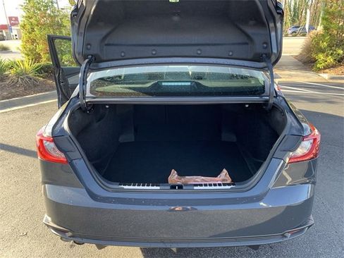 Used 2025 Toyota Camry SE image 33