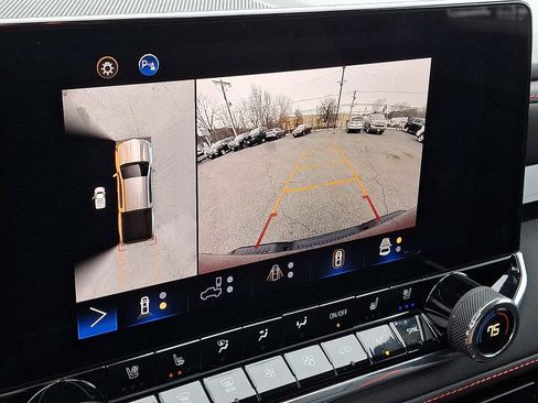 Used 2023 Chevrolet Colorado Z71 w/ Z71 Convenience Package 2 image 18