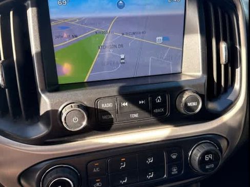 Used 2015 GMC Canyon SLT w/ Driver Alert Package image 4