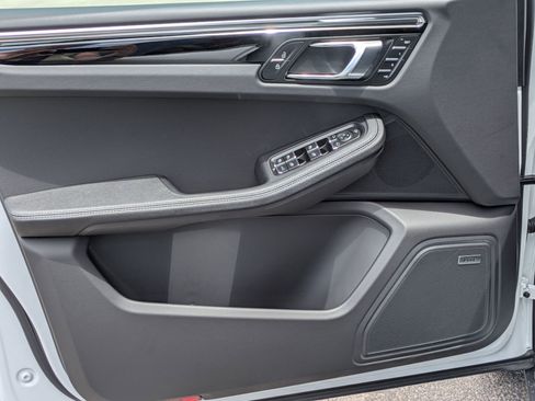 New 2025 Porsche Macan image 13
