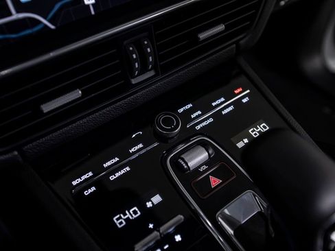 Used 2023 Porsche Cayenne Coupe AWD/4WD image 29