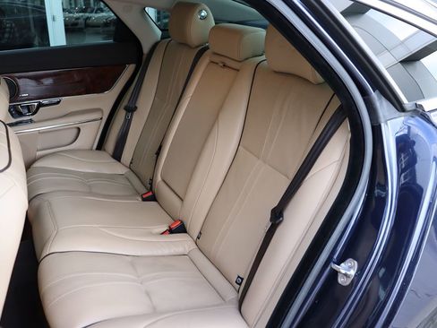Used 2016 Jaguar XJ R-Sport image 42