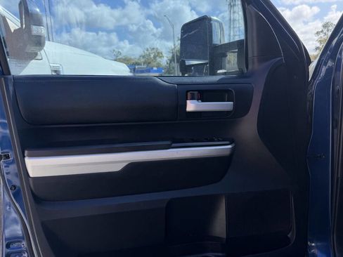 Used 2015 Toyota Tundra SR5 w/ SR5 Upgrade Package image 12