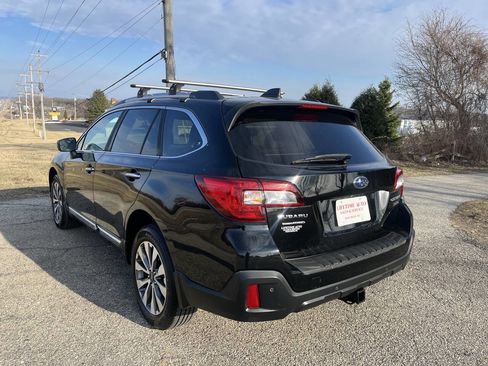 Used 2018 Subaru Outback 3.6R Touring image 3