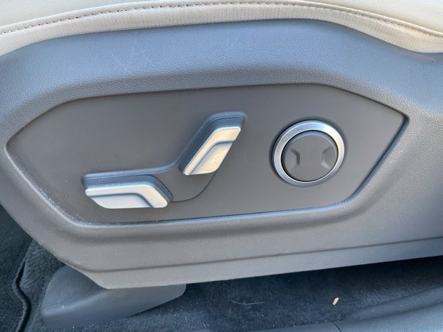 Used 2025 Hyundai Santa Fe SEL FWD image 6