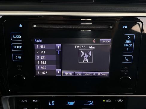 Used 2018 Toyota Corolla LE image 12