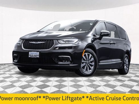 Used 2023 Chrysler Pacifica Limited FWD image 2