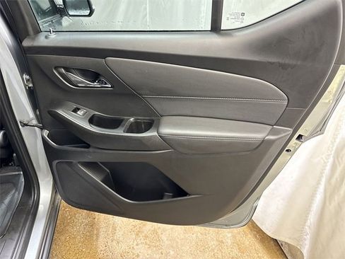Used 2023 Chevrolet Traverse LT image 27