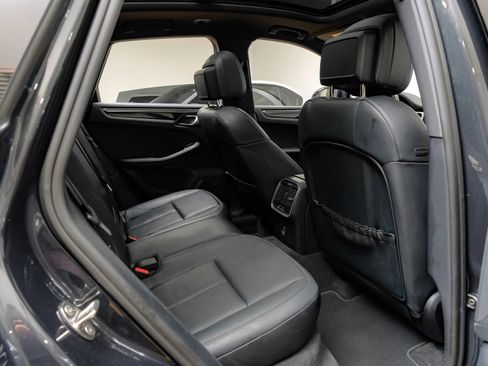 Used 2023 Porsche Macan w/ Premium Package Plus AWD/4WD image 37