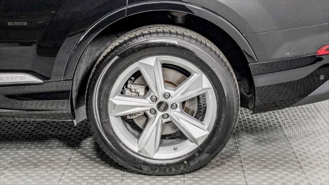 Used 2023 Audi Q7 2.0T Premium w/ Convenience Package AWD/4WD image 35