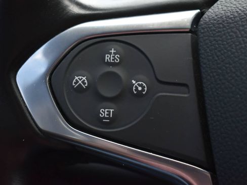 Used 2021 Chevrolet Traverse LT FWD image 22