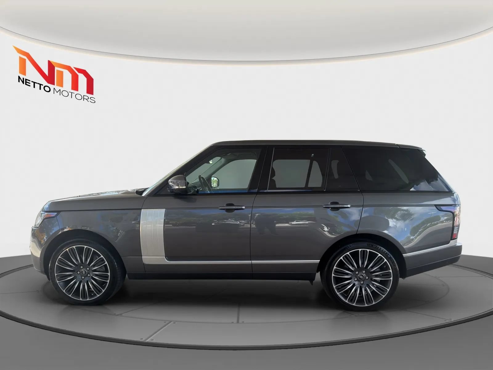 Used 2015 Land Rover Range Rover Supercharged AWD/4WD image 2