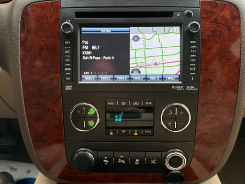 Used 2012 Chevrolet Tahoe LTZ RWD image 11