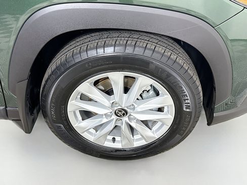 Used 2026 Toyota Corolla Cross LE image 32