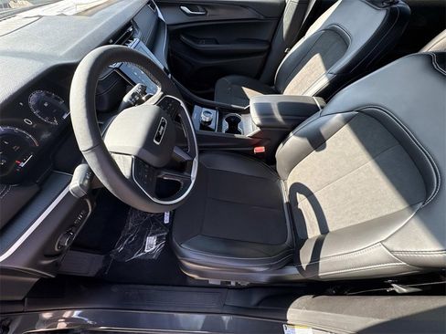 New 2025 Jeep Grand Cherokee L Altitude image 23