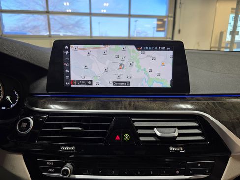 Used 2018 BMW 530e xDrive image 35