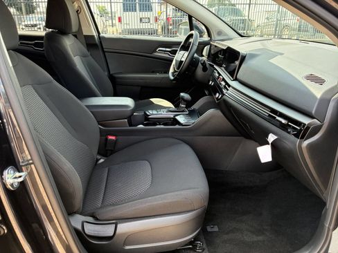 Used 2026 Kia Sportage LX FWD image 31