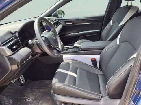 Used 2025 Toyota Camry SE FWD image 19