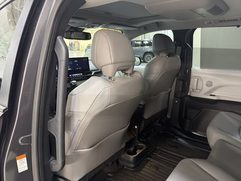 Used 2025 Toyota Sienna XLE w/ XLE Plus Package FWD image 20
