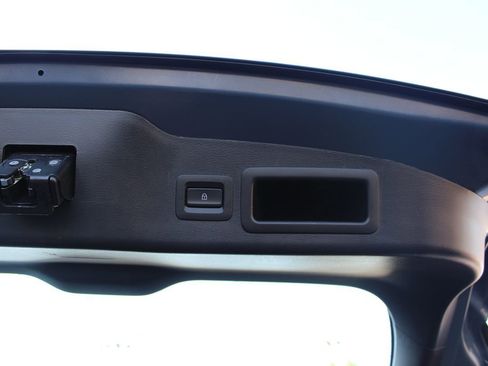 Used 2022 MAZDA MAZDA3 s FWD image 31
