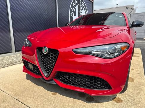 Used 2022 Alfa Romeo Giulia Veloce AWD/4WD image 18