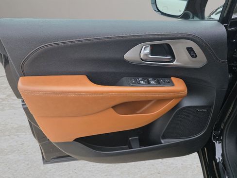 Used 2024 Chrysler Pacifica Pinnacle w/ Trailer Tow Group image 36