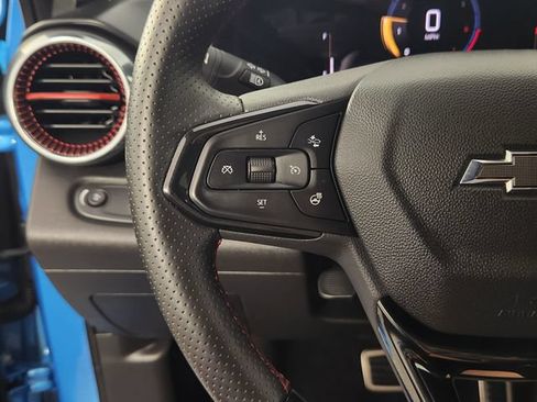 Used 2025 Chevrolet Trax RS w/ Sunroof Package FWD image 25
