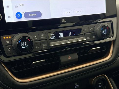 Used 2024 Toyota Grand Highlander AWD Hybrid image 25