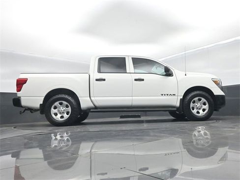 Used 2018 Nissan Titan S image 51
