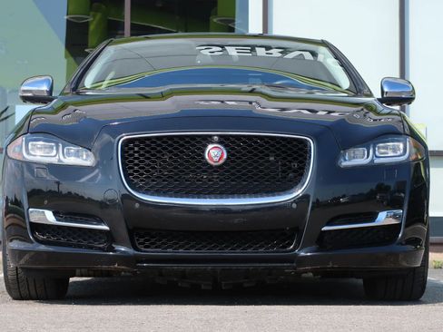 Used 2016 Jaguar XJ R-Sport image 3