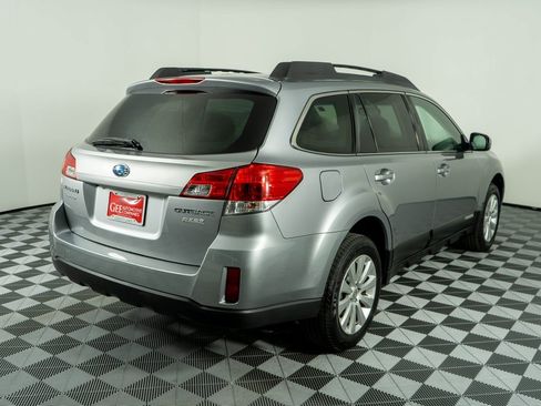 Used 2011 Subaru Outback 2.5i Premium image 6
