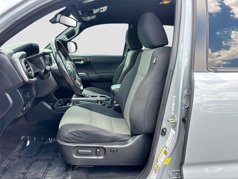 Used 2020 Toyota Tacoma TRD Sport RWD image 19