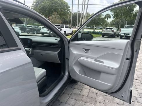 Used 2025 Hyundai Kona SEL FWD image 23
