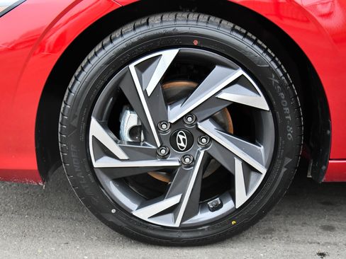 Used 2025 Hyundai Elantra Sport image 12