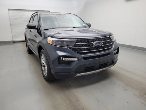 Used 2022 Ford Explorer XLT w/ Equipment Group 202A AWD/4WD image 14
