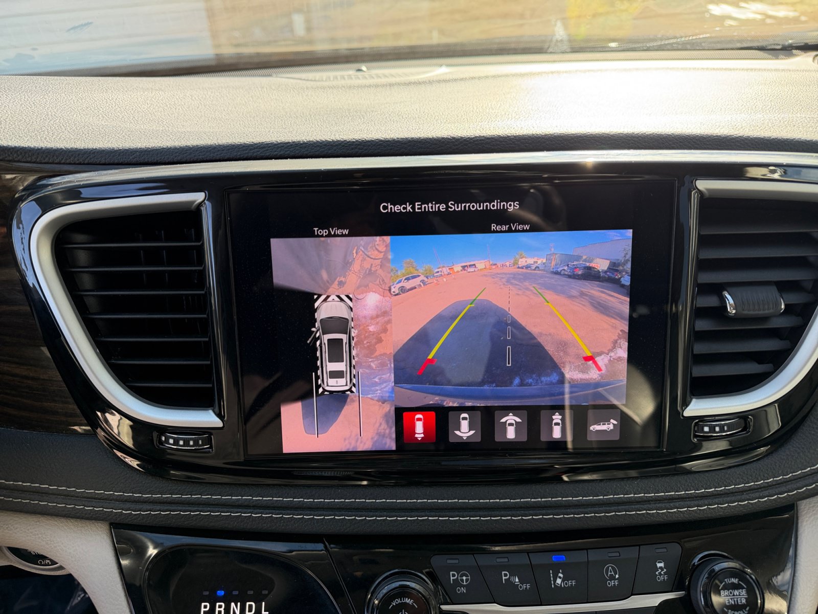 Used 2022 Chrysler Pacifica Limited FWD image 23