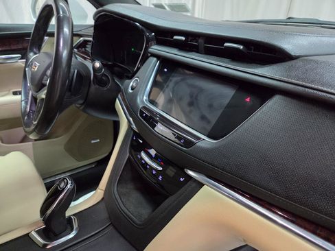 Used 2018 Cadillac XT5 Luxury w/ Driver Awareness Package AWD/4WD image 23