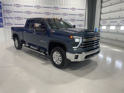 Used 2025 Chevrolet Silverado 2500 LTZ w/ LTZ Plus Package image 12