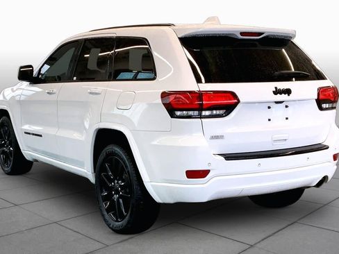 Used 2018 Jeep Grand Cherokee Altitude RWD image 13