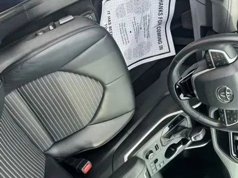 Used 2024 Toyota Highlander XSE AWD/4WD image 10