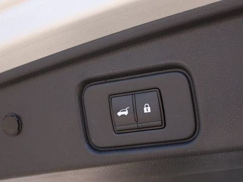 Certified 2025 Nissan Pathfinder SV AWD/4WD image 8