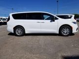 New 2026 Chrysler Pacifica Select image 3